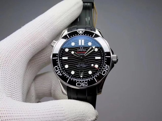 New V2 Edition of Replica Omega Seamaster Diver 300m with Rubber Strap